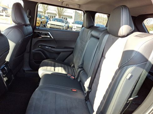 Used 2023 Mitsubishi Outlander SE image 20