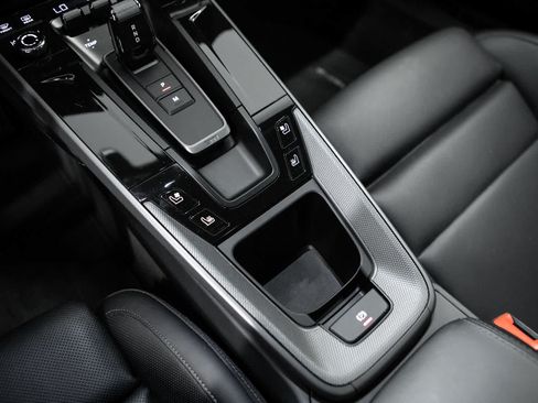 Certified 2025 Porsche 911 Carrera RWD image 25