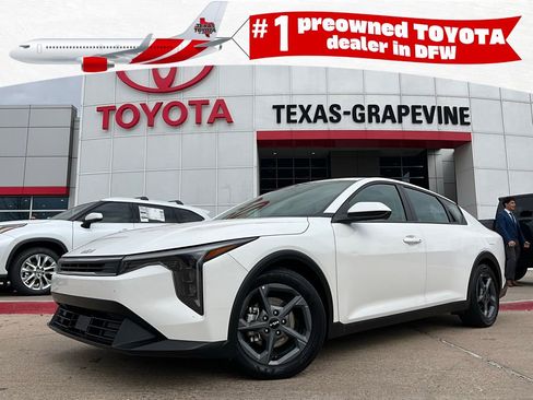 Used 2025 Kia K4 LXS image 1