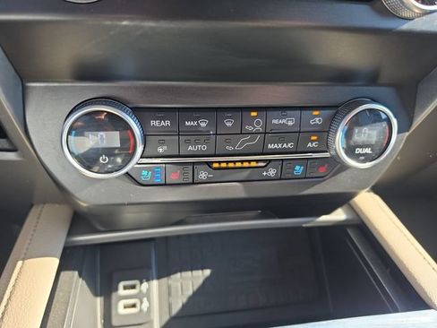 Used 2019 Ford Expedition Max XLT w/ Equipment Group 202A AWD/4WD image 17