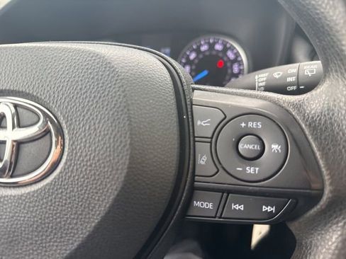 Used 2022 Toyota RAV4 LE AWD/4WD image 22