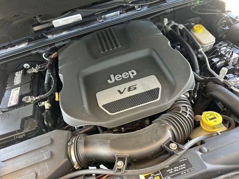 Used 2017 Jeep Wrangler Unlimited Rubicon w/ Cold Weather Group AWD/4WD image 33