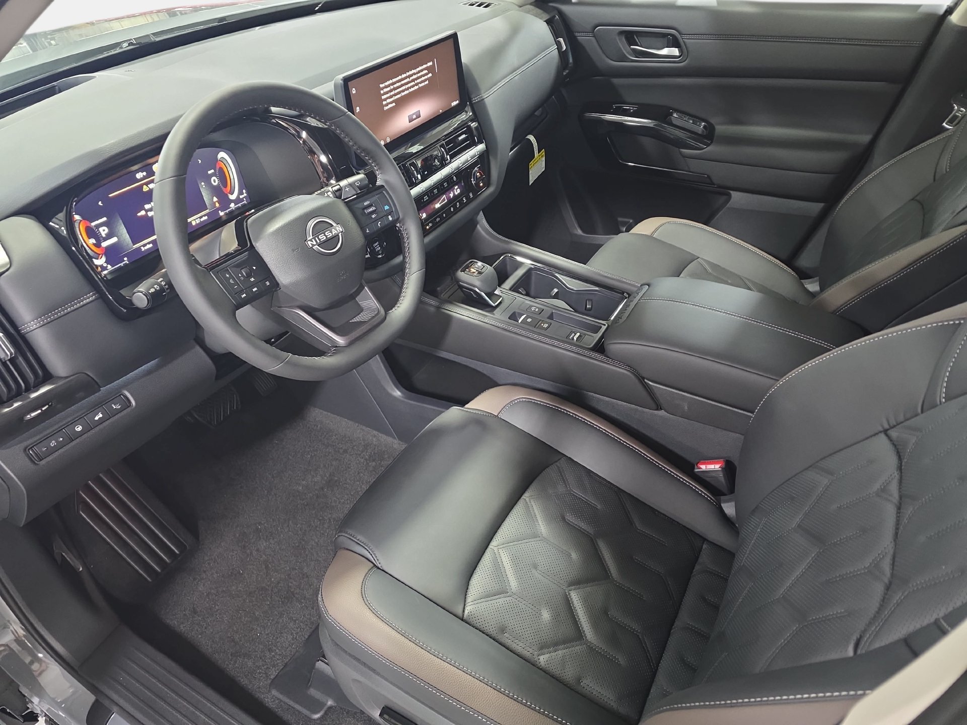 New 2026 Nissan Pathfinder Platinum FWD image 16