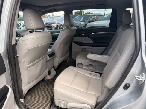Used 2018 Toyota Highlander Limited Platinum AWD/4WD image 5