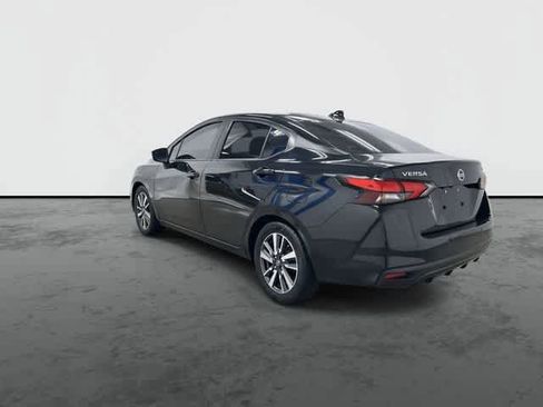 Used 2021 Nissan Versa SV FWD image 2