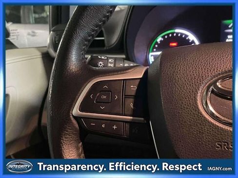 Used 2023 Toyota Sienna XLE FWD image 23