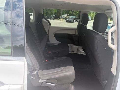 Used 2022 Chrysler Voyager LX FWD image 25