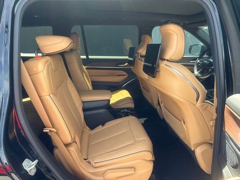 Used 2024 Jeep Grand Cherokee L Summit w/ Rear Seat Video Group I AWD/4WD image 10