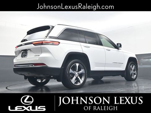 Used 2024 Jeep Grand Cherokee Limited w/ Luxury Tech Group II image 19