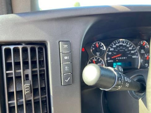 Used 2019 Chevrolet Express 3500 Extended RWD image 17