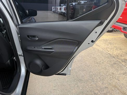 Used 2020 Nissan Kicks SV FWD image 16