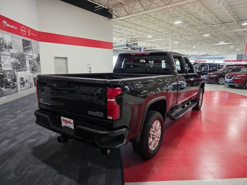 Certified 2025 Chevrolet Silverado 3500 High Country w/ High Country Premium Package AWD/4WD image 4