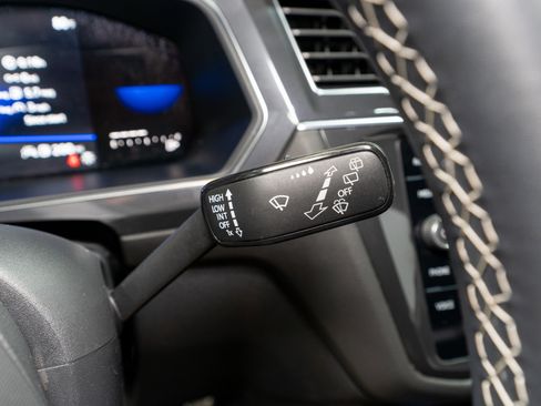 Used 2023 Volkswagen Tiguan SE R-Line image 26