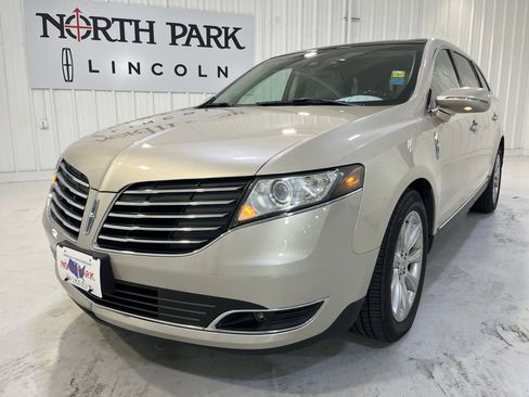 Used 2017 Lincoln MKT AWD image 20