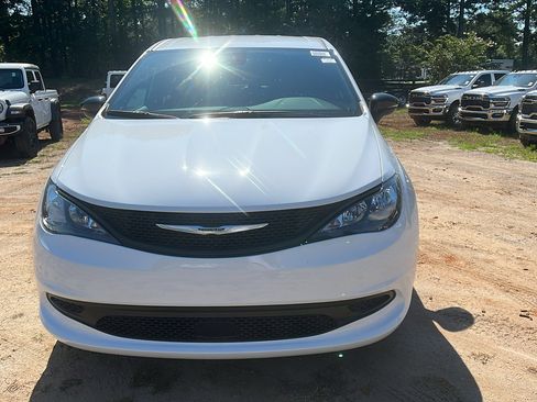 New 2026 Chrysler Voyager LX image 3