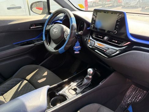 Used 2021 Toyota C-HR XLE FWD image 17