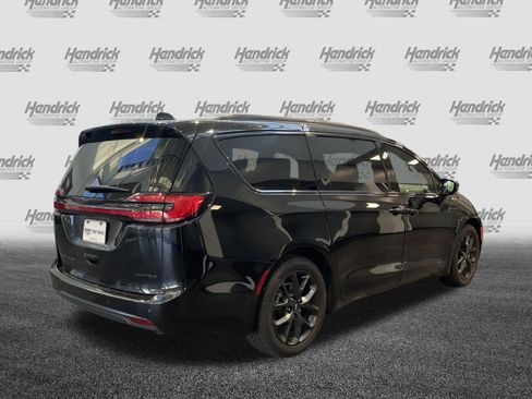 Used 2025 Chrysler Pacifica Limited FWD image 10
