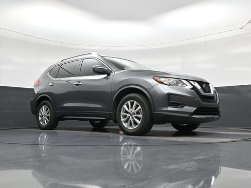 Used 2018 Nissan Rogue SV w/ Premium Package AWD/4WD image 16