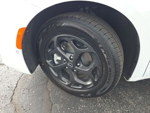 Used 2026 Chrysler Pacifica Premium FWD image 58