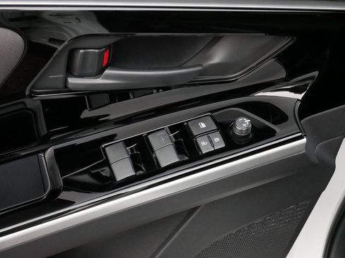 Used 2024 Subaru Solterra Premium image 23