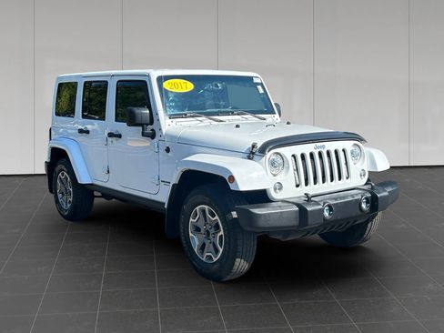 Used 2017 Jeep Wrangler Unlimited Rubicon w/ Connectivity Group AWD/4WD image 7