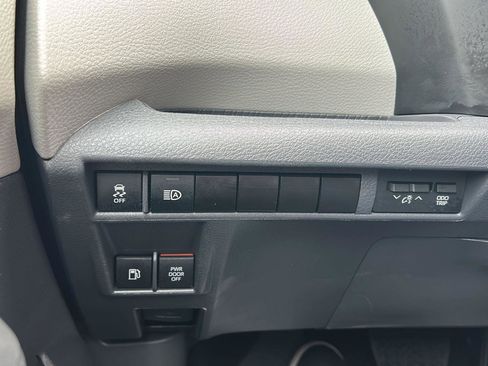 Used 2024 Toyota Sienna XLE image 17