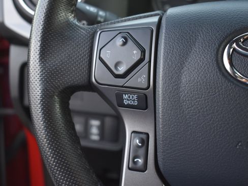 Used 2020 Toyota Tacoma TRD Sport w/ Technology Package image 15