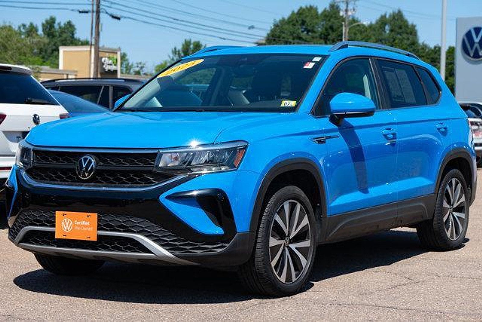 Certified 2023 Volkswagen Taos SE w/ Panoramic Sunroof Package AWD/4WD image 2