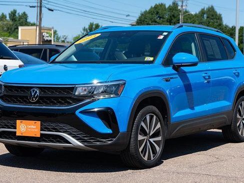 Certified 2023 Volkswagen Taos SE w/ Panoramic Sunroof Package AWD/4WD image 2
