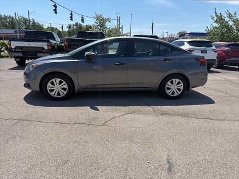 Used 2021 Nissan Versa S FWD image 3