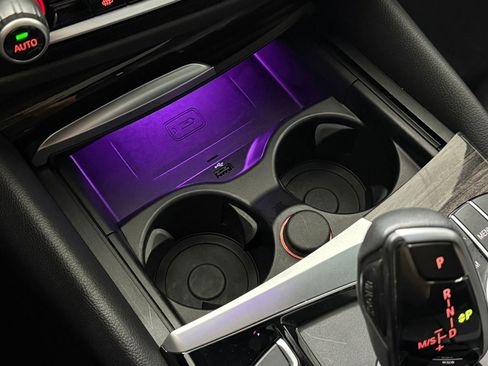 Used 2019 BMW 530e w/ Convenience Package image 30