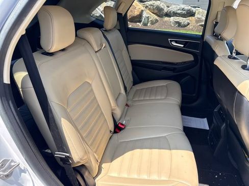Used 2018 Ford Edge SEL w/ Equipment Group 201A FWD image 9