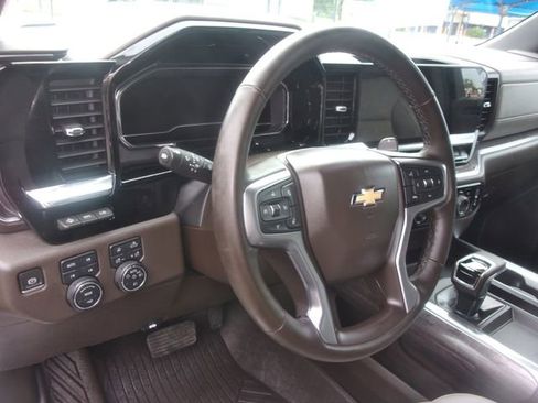 Used 2024 Chevrolet Silverado 1500 LTZ AWD/4WD image 30