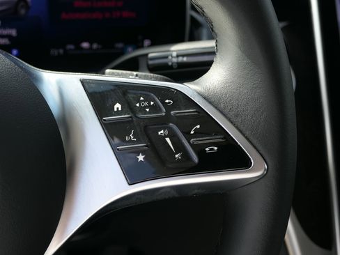 Used 2025 Mercedes-Benz GLC 350e 4MATIC image 17