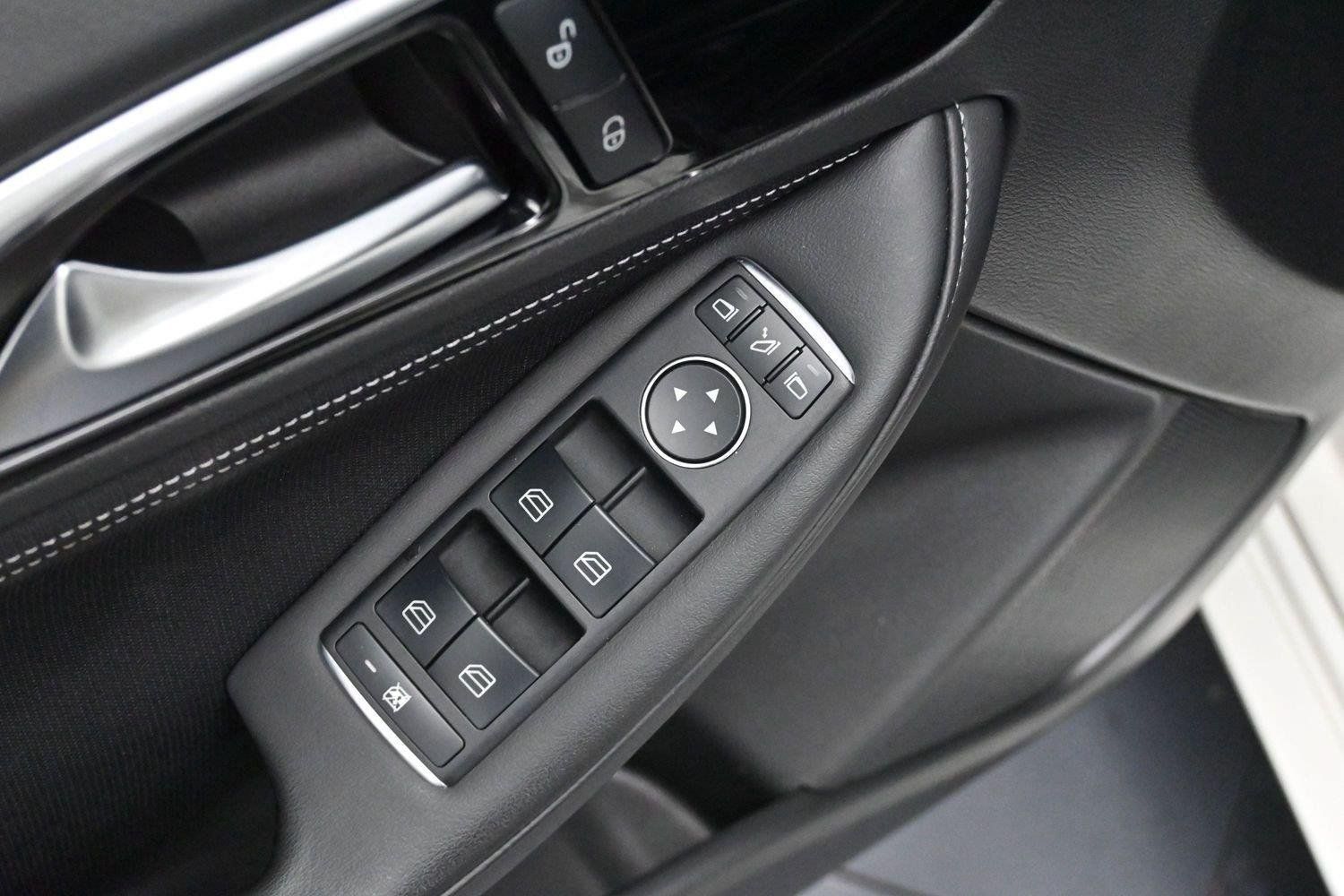 Used 2018 INFINITI QX30 FWD image 11