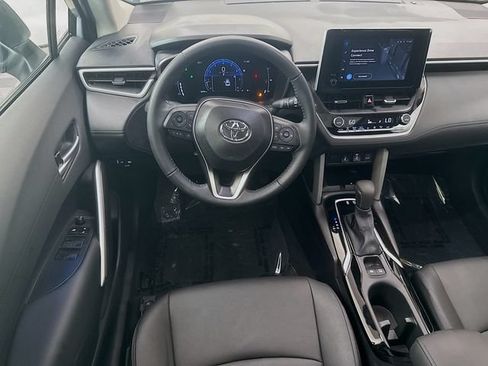 Used 2025 Toyota Corolla Cross XLE w/ Convenience Package FWD image 22