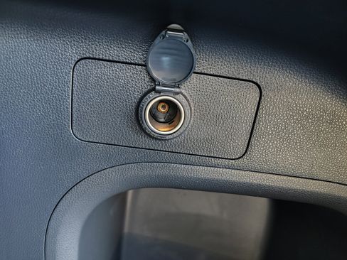 Used 2022 Toyota RAV4 SE image 12