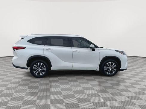 Used 2021 Toyota Highlander XLE image 9