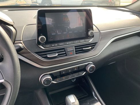 Used 2024 Nissan Altima 2.5 SV image 18