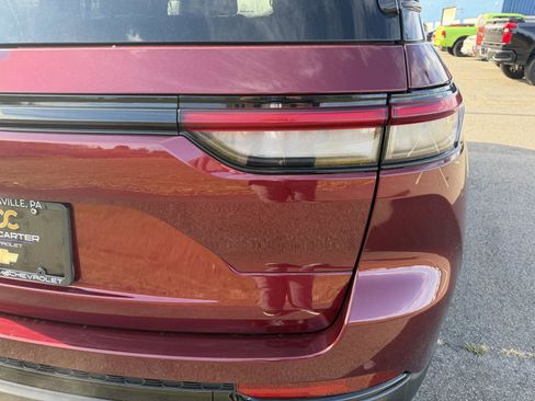 Used 2023 Jeep Grand Cherokee Altitude image 15