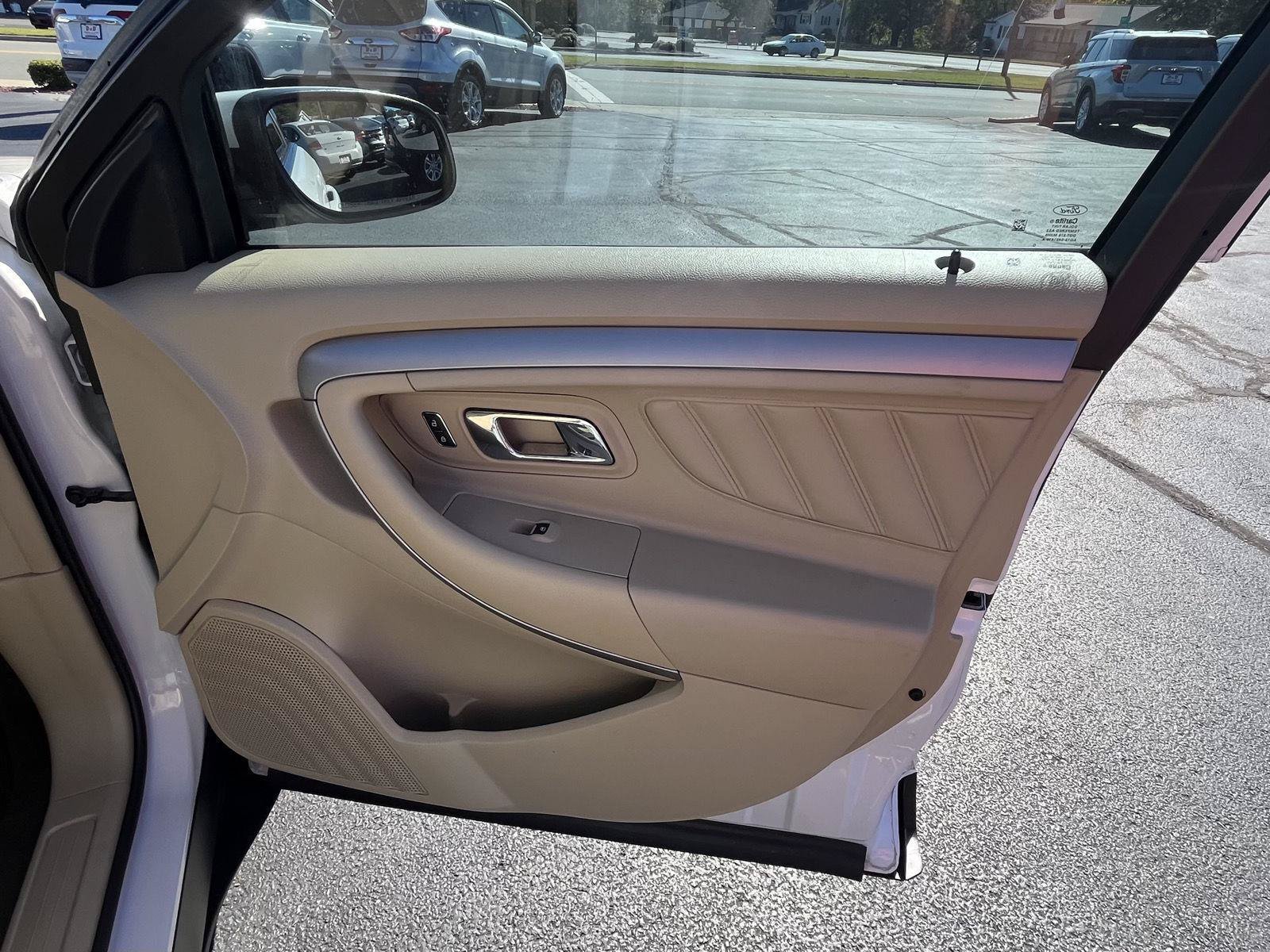 Used 2018 Ford Taurus SEL w/ Equipment Group 201A FWD image 32
