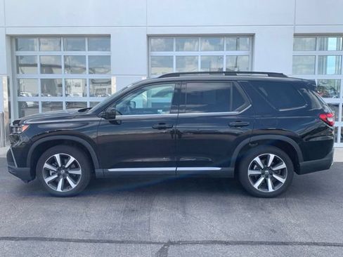 Used 2024 Honda Pilot Touring image 3