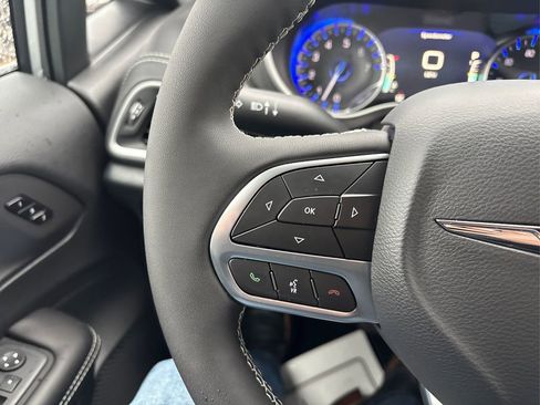 New 2026 Chrysler Pacifica Select image 24