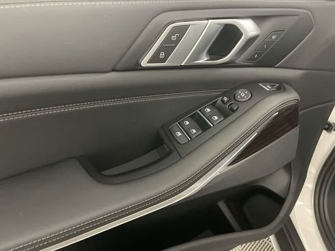 Used 2024 BMW X5 xDrive40i w/ Parking Assistance Package image 11