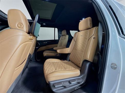 Used 2021 Cadillac Escalade ESV Premium Luxury image 24