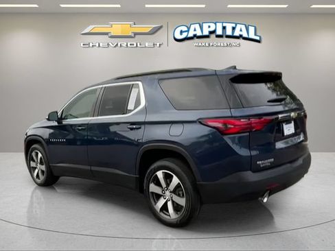 Used 2022 Chevrolet Traverse LT w/ LT Premium Package FWD image 4