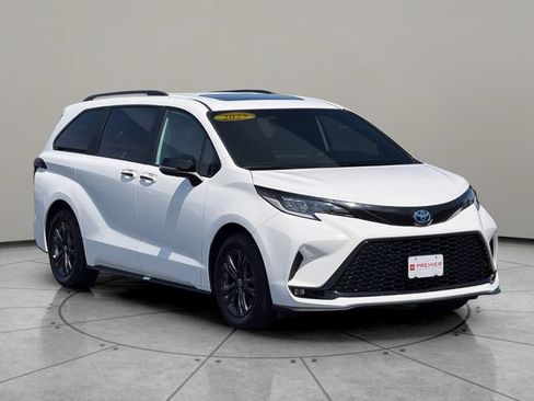 Certified 2025 Toyota Sienna XSE w/ XSE Premium Package AWD/4WD image 8