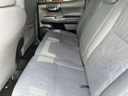 Used 2019 Toyota Tacoma TRD Off-Road AWD/4WD image 14