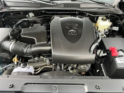 Used 2020 Toyota Tacoma TRD Off-Road AWD/4WD image 30