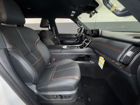 New 2026 Nissan Armada SL w/ Captain's Chari Seat Package AWD/4WD image 11